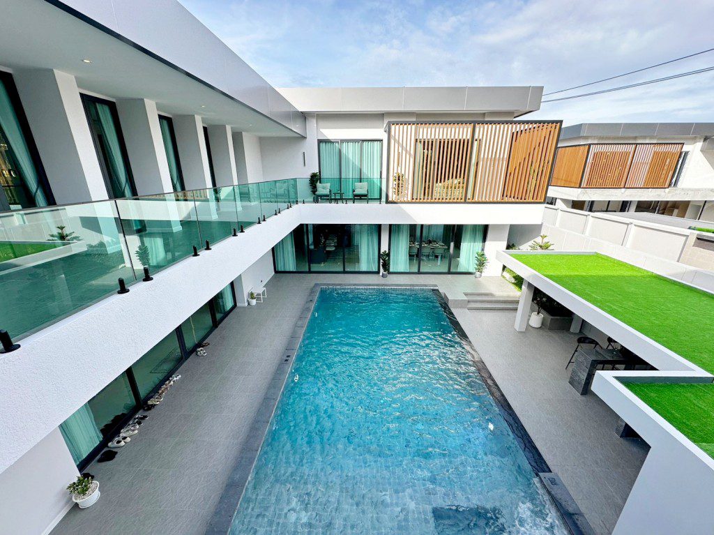 Luxury Modern Pool Villa For sale Near Jomtien Beach