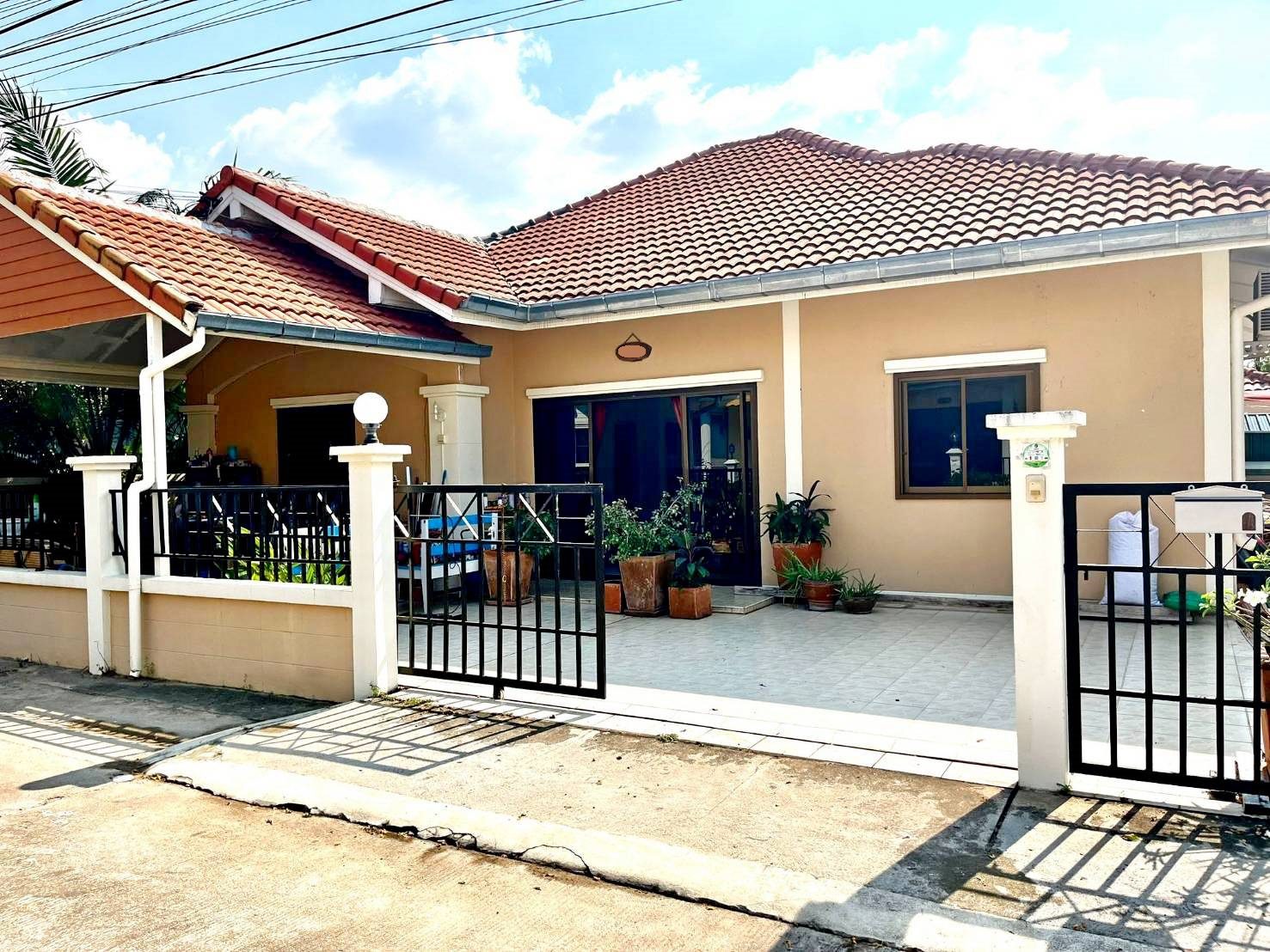 Hot Deal! 3 Bedroom House for Sale at Bangsaray