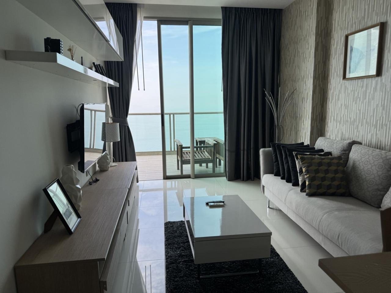 Luxury Sea view Condo At Riviera Wong Armat