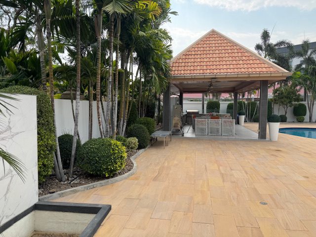 Luxurious Pool Villa for Sale in Jomtien