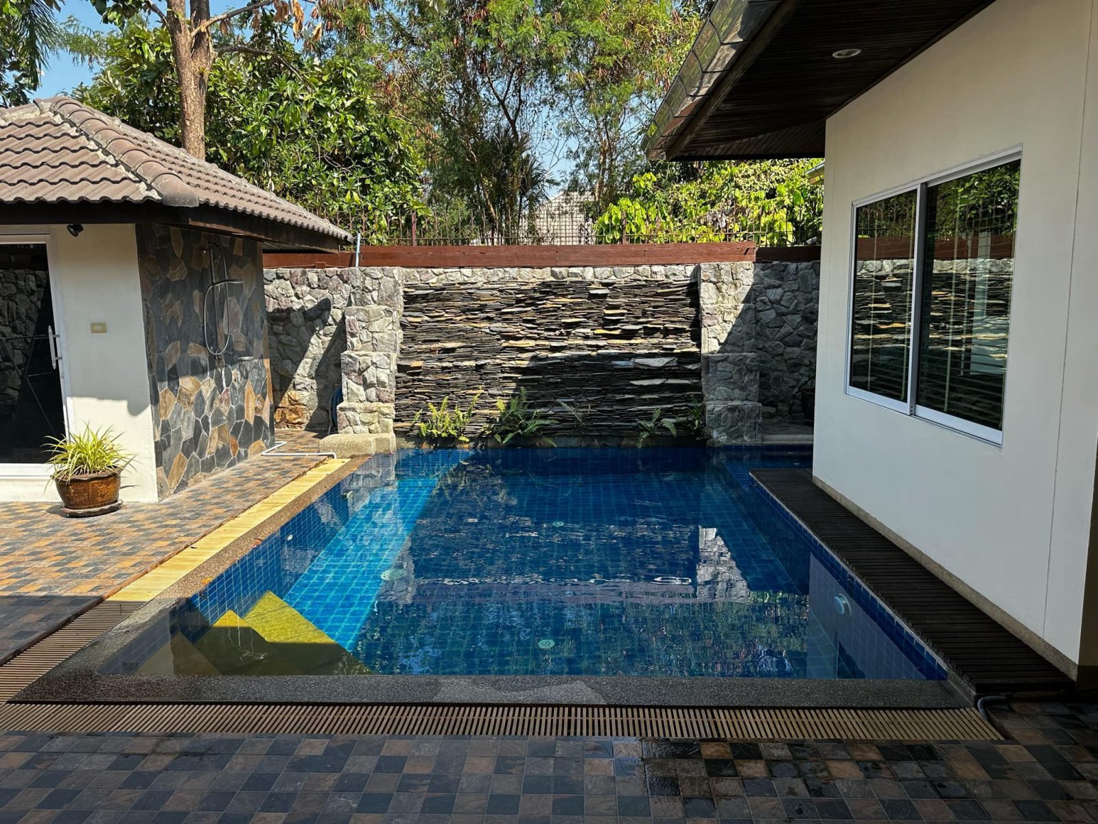 Pool Villa For Sale  in Soi Mi Fah Aad, Soi Nongprue