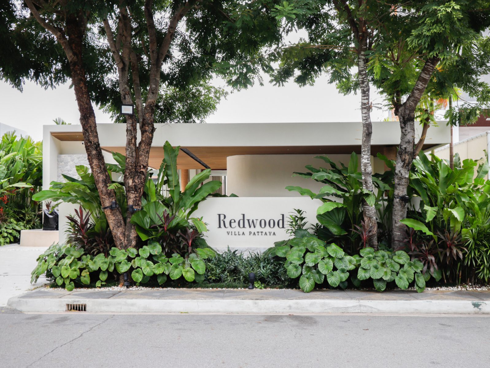 Secluded Luxury Life - Movenpick Villa in Ban Amphur