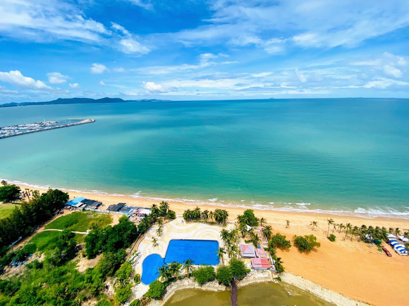 Chill at Sunset - Seaside Living in NaJomtien @Sunshine Beach Condotel