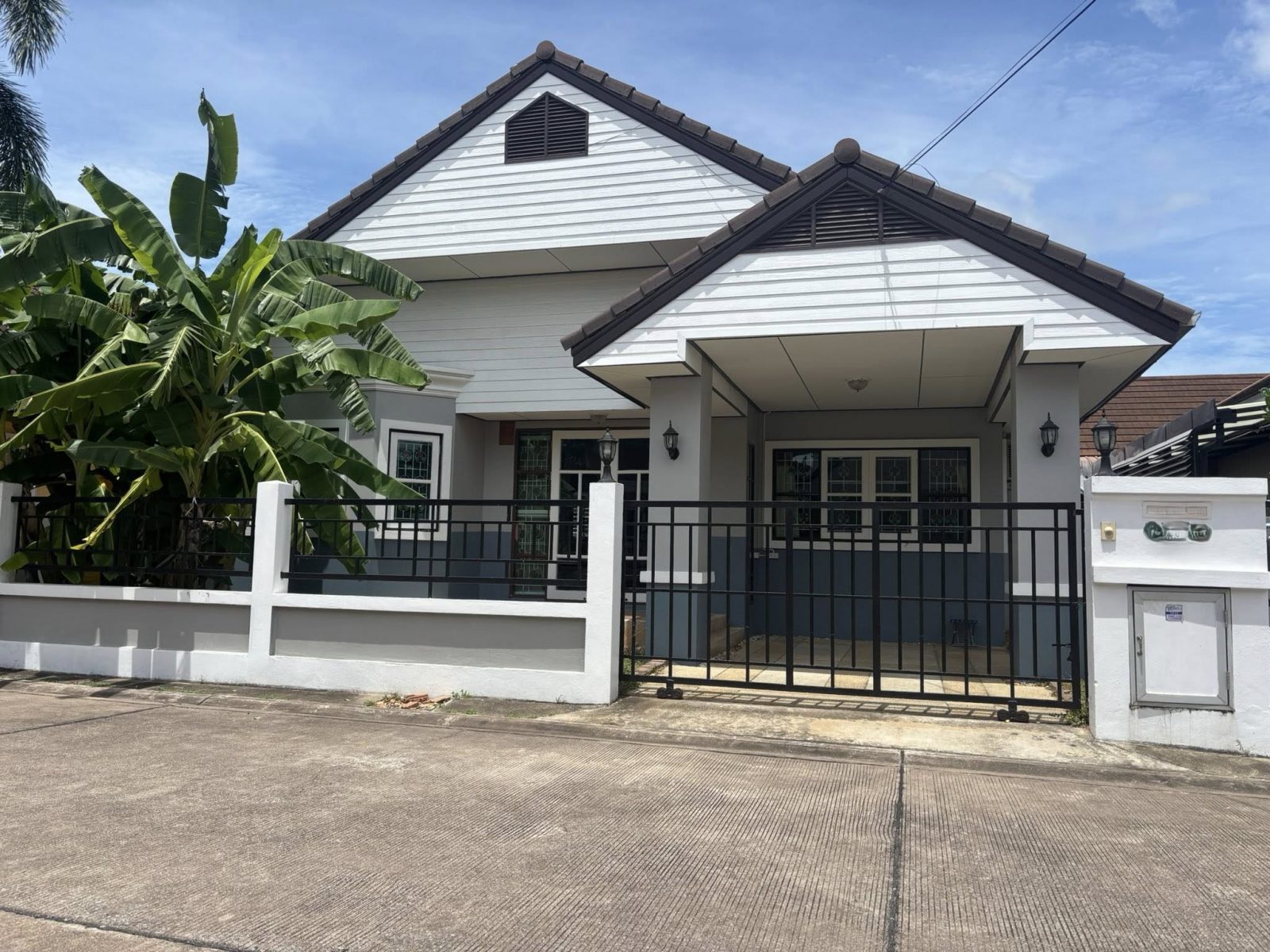 Move-In Ready Comfort – Fully Furnished Detached Home for Rent