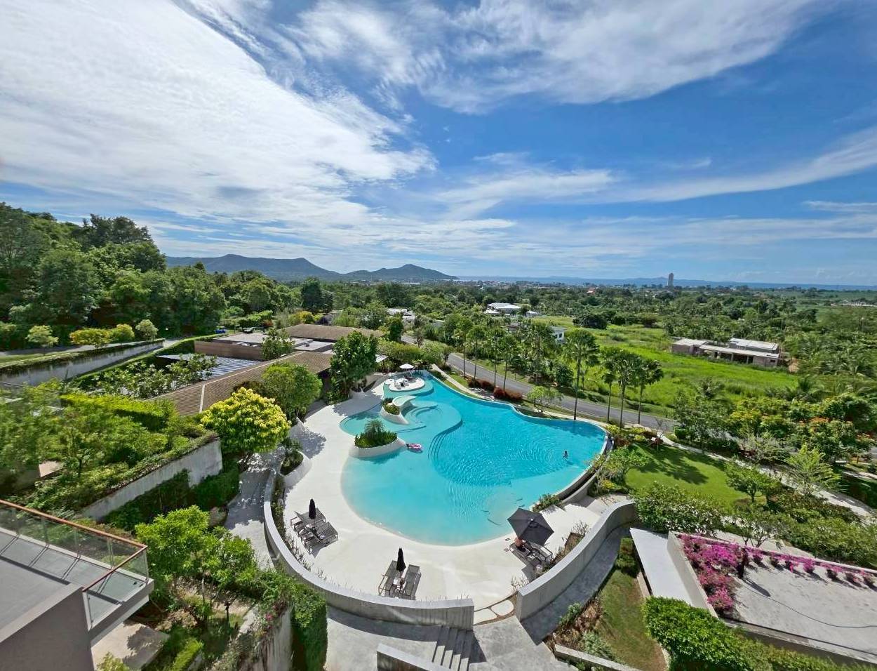 Grand Scale Living with Endless Views – Bangsaray Heights thumbnail