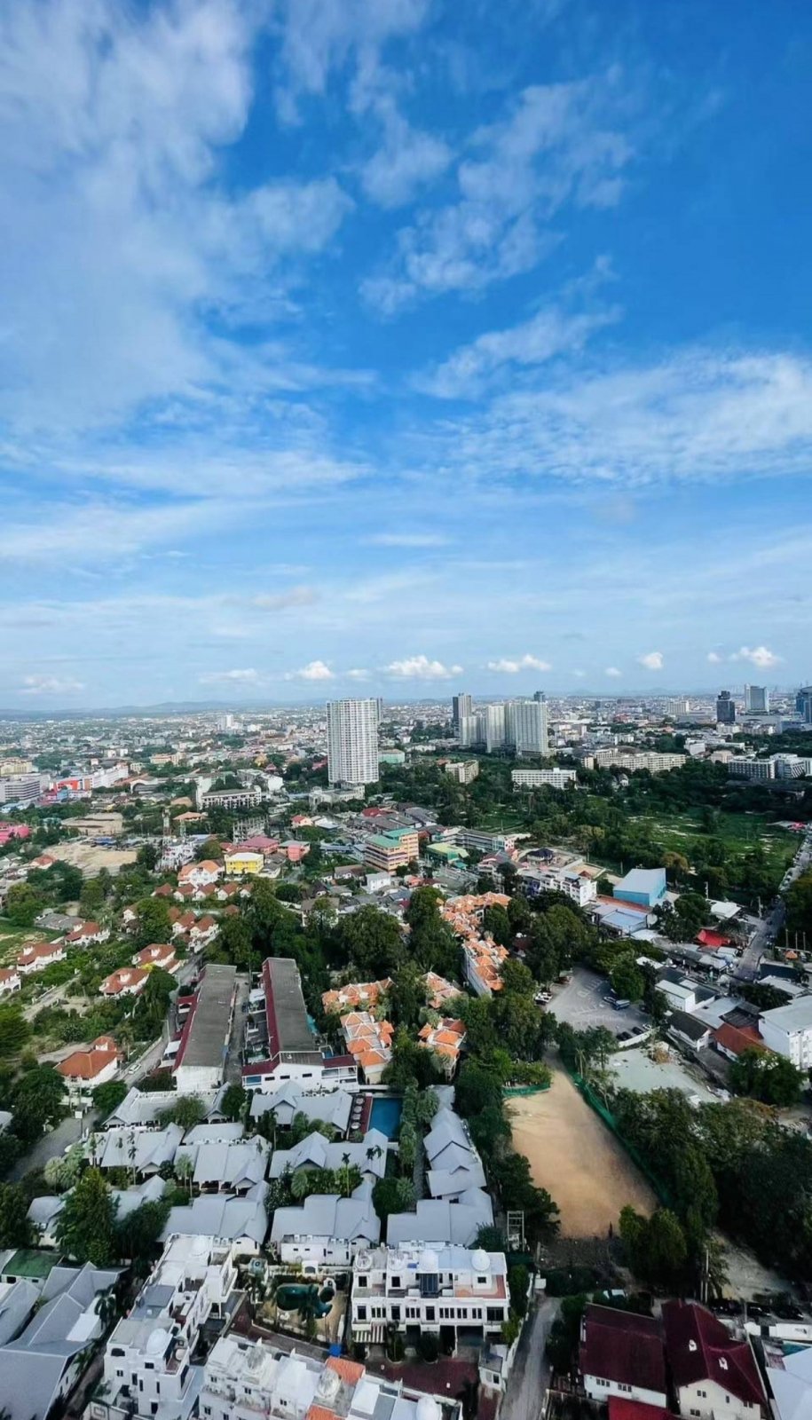 The Riviera Wongamat - Sky Living with Breathtaking City View