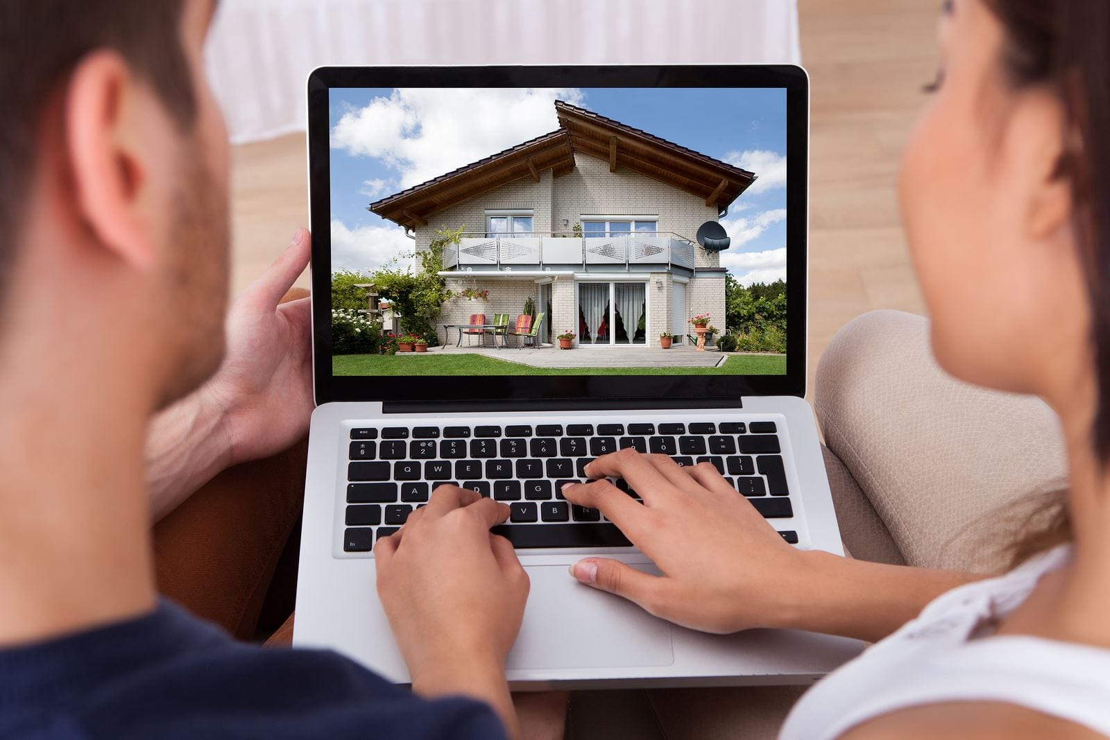 Can foreigners rent property in Thailand?
