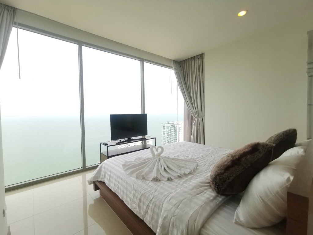 Luxury High-Rise Condominium For Sale &amp; Rent at The Riviera Wongamat thumbnail