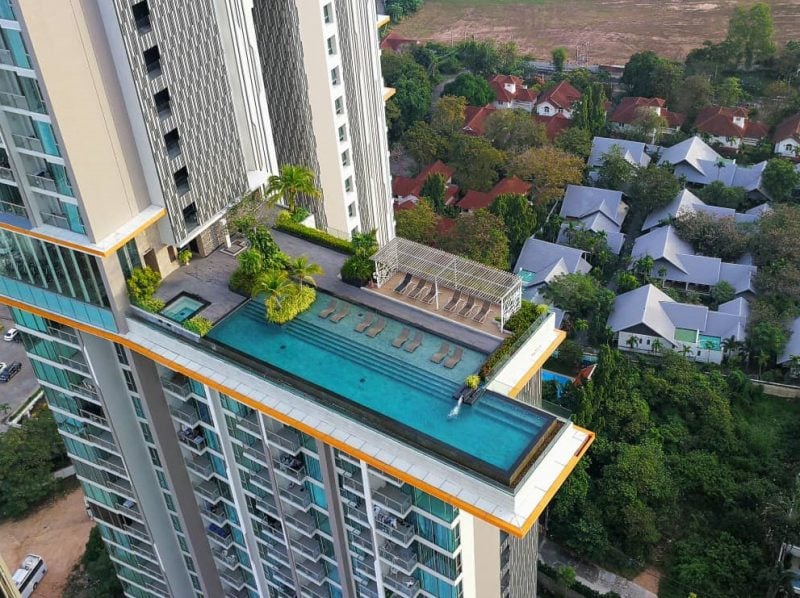 Luxury High-Rise Condominium The Riviera Wongamat thumbnail