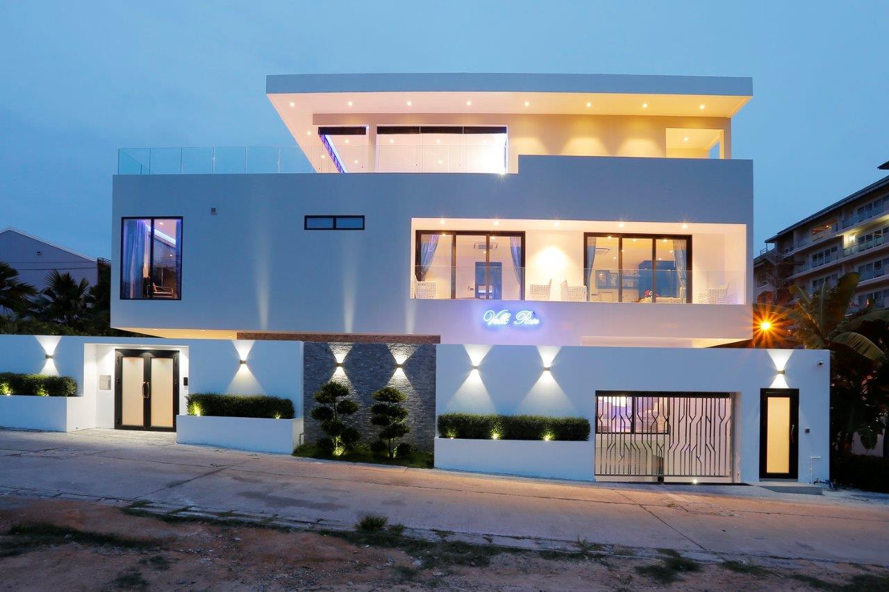 Modern Luxury Style Mansion For Sale in Pratumnak , Pattaya thumbnail