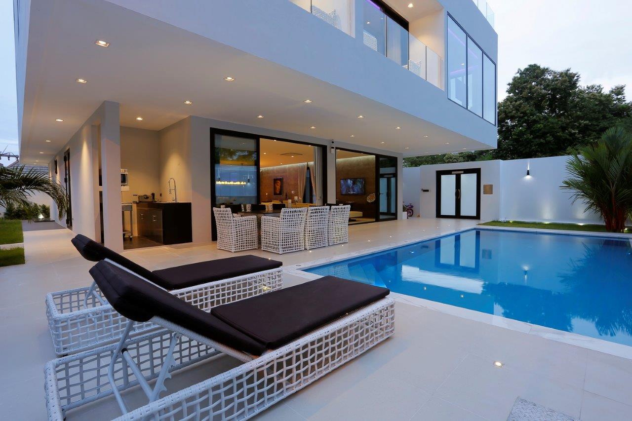 Modern Luxury Style Mansion For Sale in Pratumnak , Pattaya thumbnail