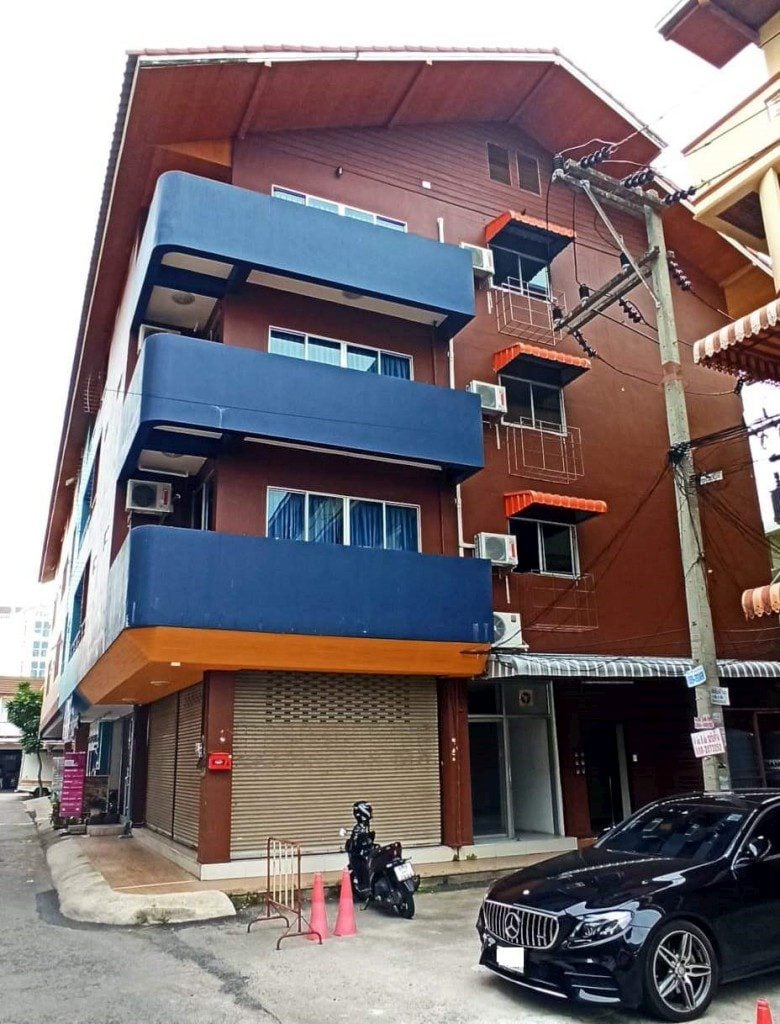 Sensational deal on commercial building thumbnail