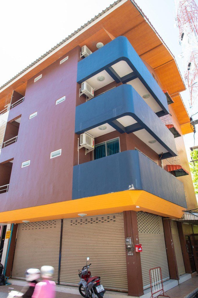 Sensational deal on commercial building thumbnail