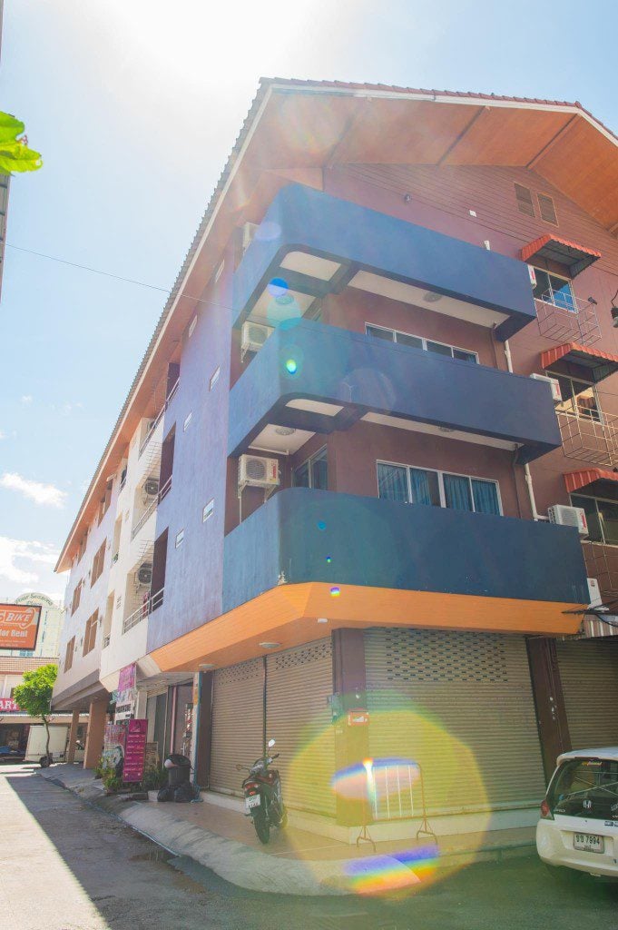 Sensational deal on commercial building thumbnail