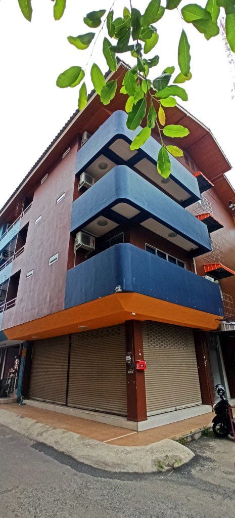 Sensational deal on commercial building thumbnail