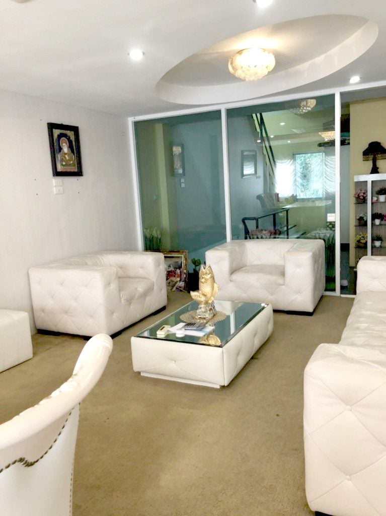 Commercial building for sale thumbnail