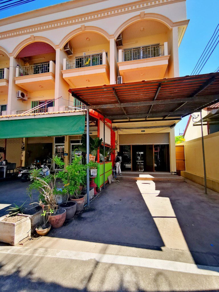 Commercial building For Sale in East Pattaya thumbnail