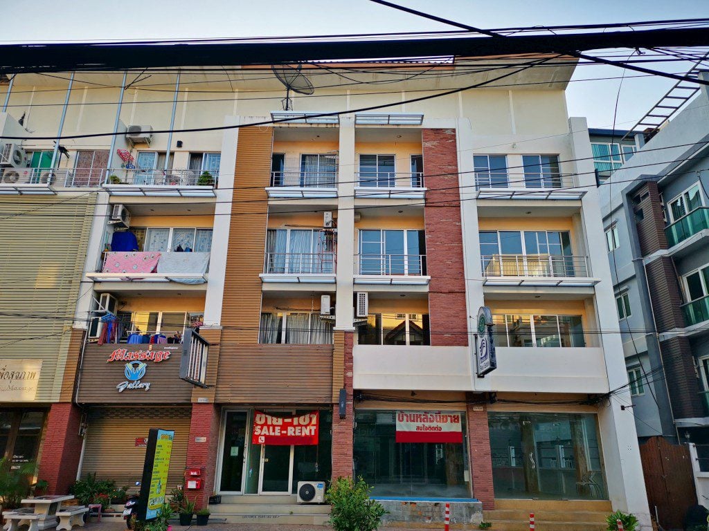 Commercial building for sale in central Pattaya thumbnail