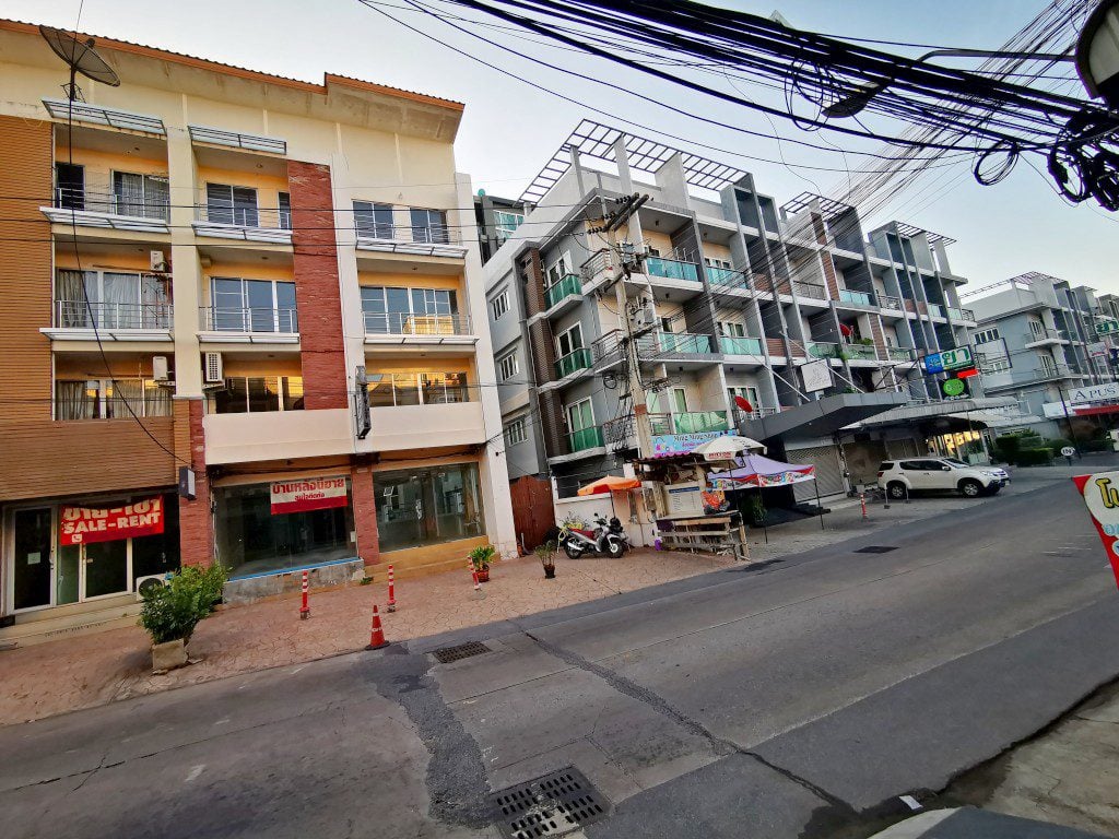 Commercial building for sale in central Pattaya thumbnail