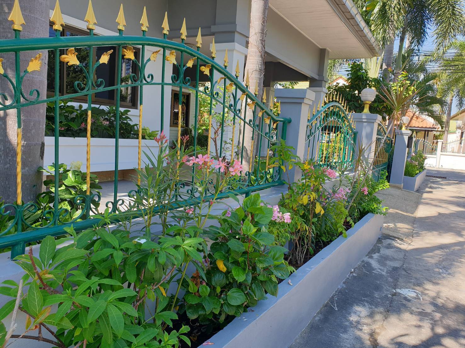 3-bedroom house in Pornthep Village 3 East Pattaya thumbnail