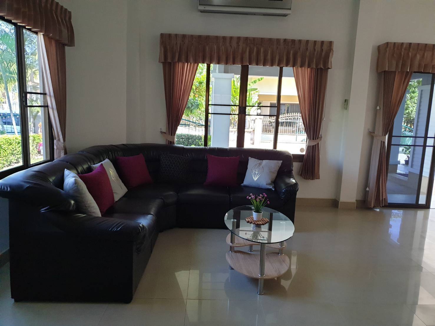 3-bedroom house in Pornthep Village 3 East Pattaya thumbnail