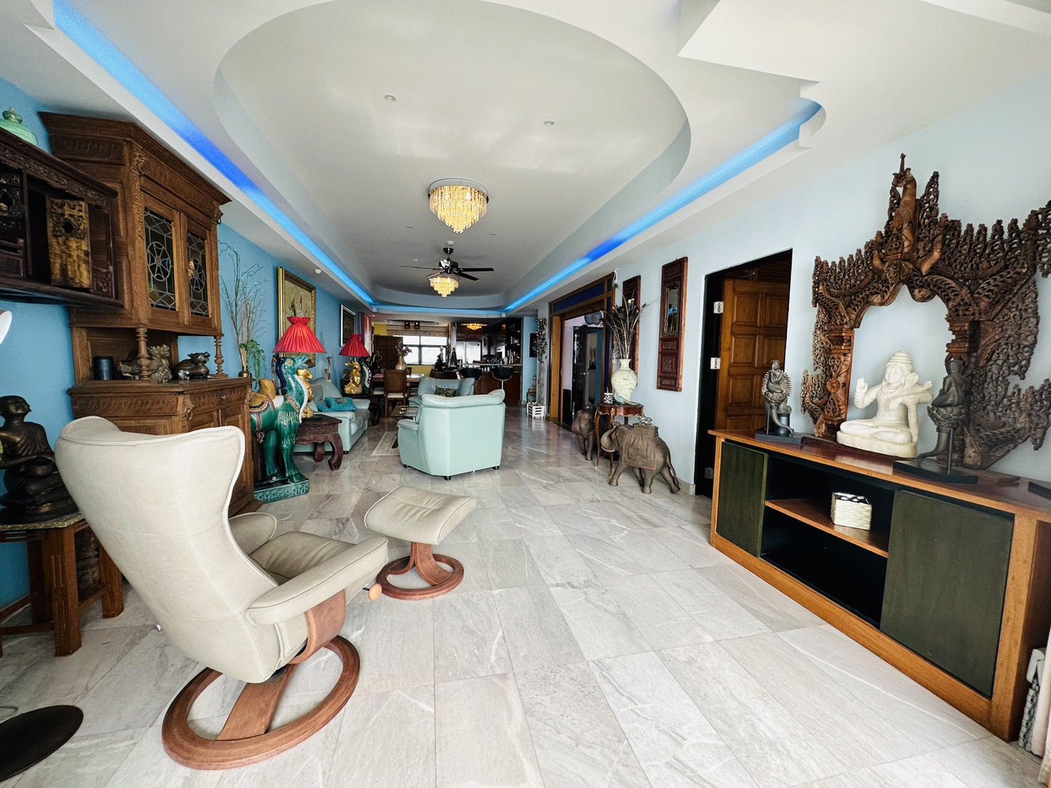 2 Bed Condo with Sea view for Rent at Jomtien Complex thumbnail