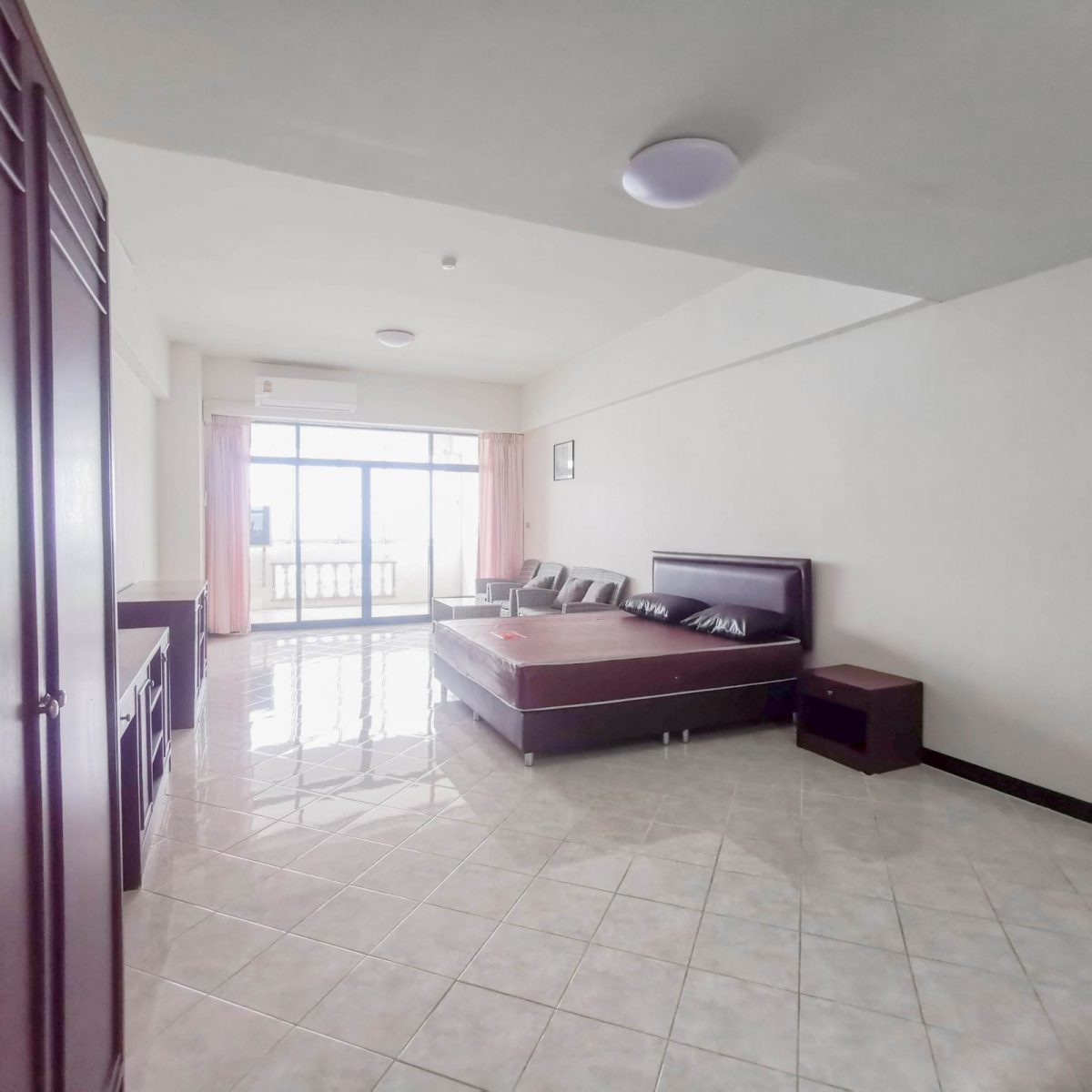 Jomtien Complex Condo for Sale thumbnail