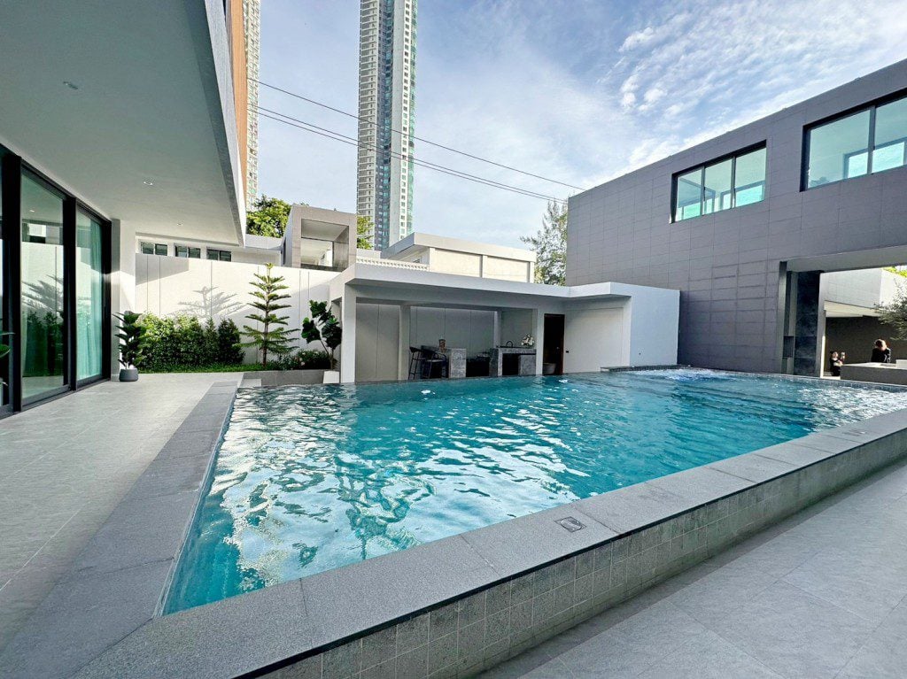 Luxury Modern Pool Villa For sale Near Jomtien Beach thumbnail