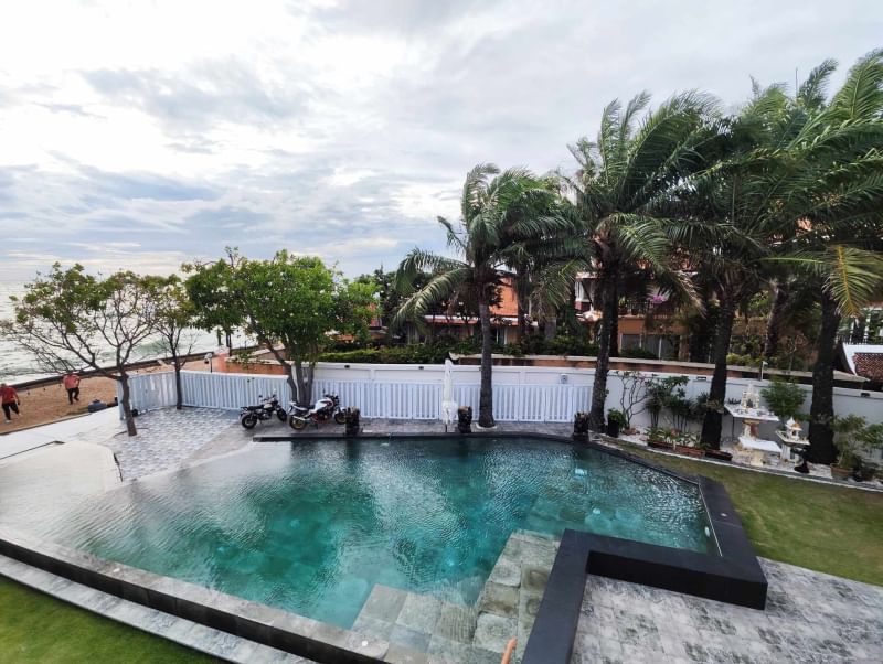 Luxurious Dharawadi Pool Villa with Spacious Design in Quiet Najomtien thumbnail