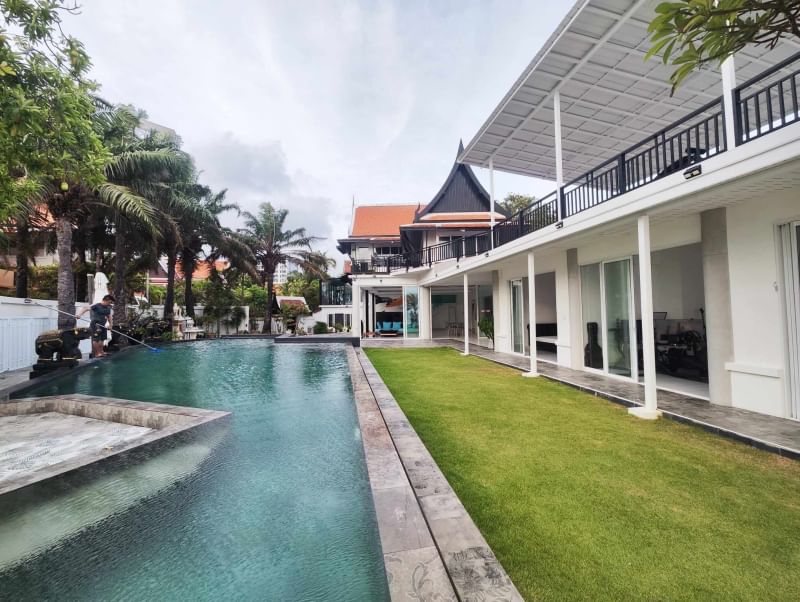 Luxurious Dharawadi Pool Villa with Spacious Design in Quiet Najomtien thumbnail