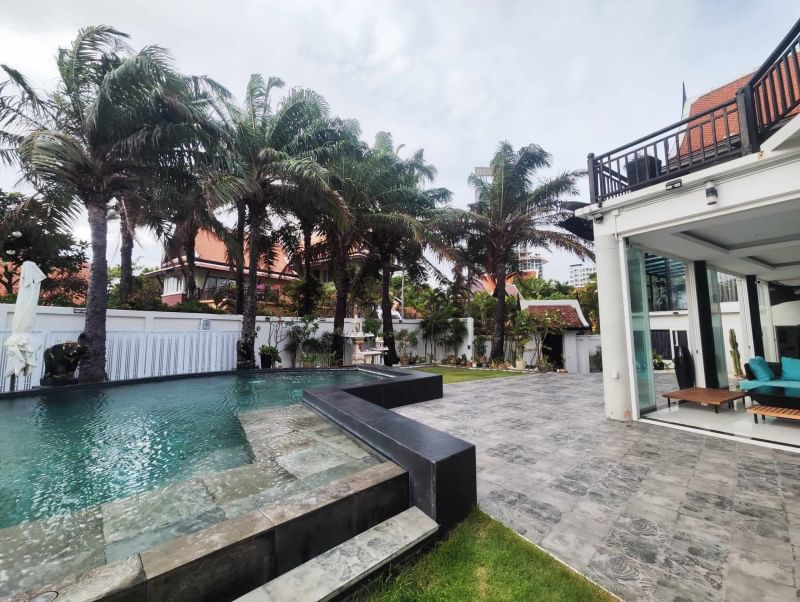 Luxurious Dharawadi Pool Villa with Spacious Design in Quiet Najomtien thumbnail