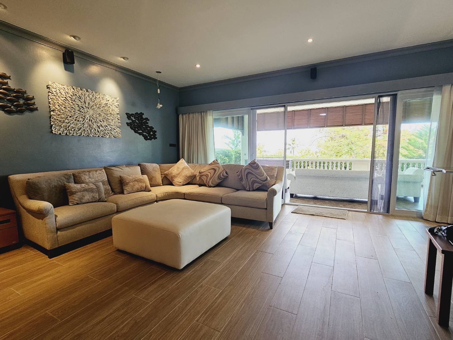 Beachfront Breeze in Style - Baan Somprasong thumbnail