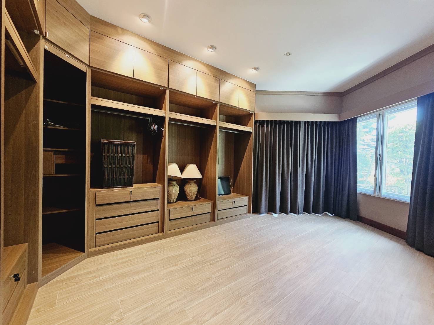 Beachfront Breeze in Style - Baan Somprasong thumbnail