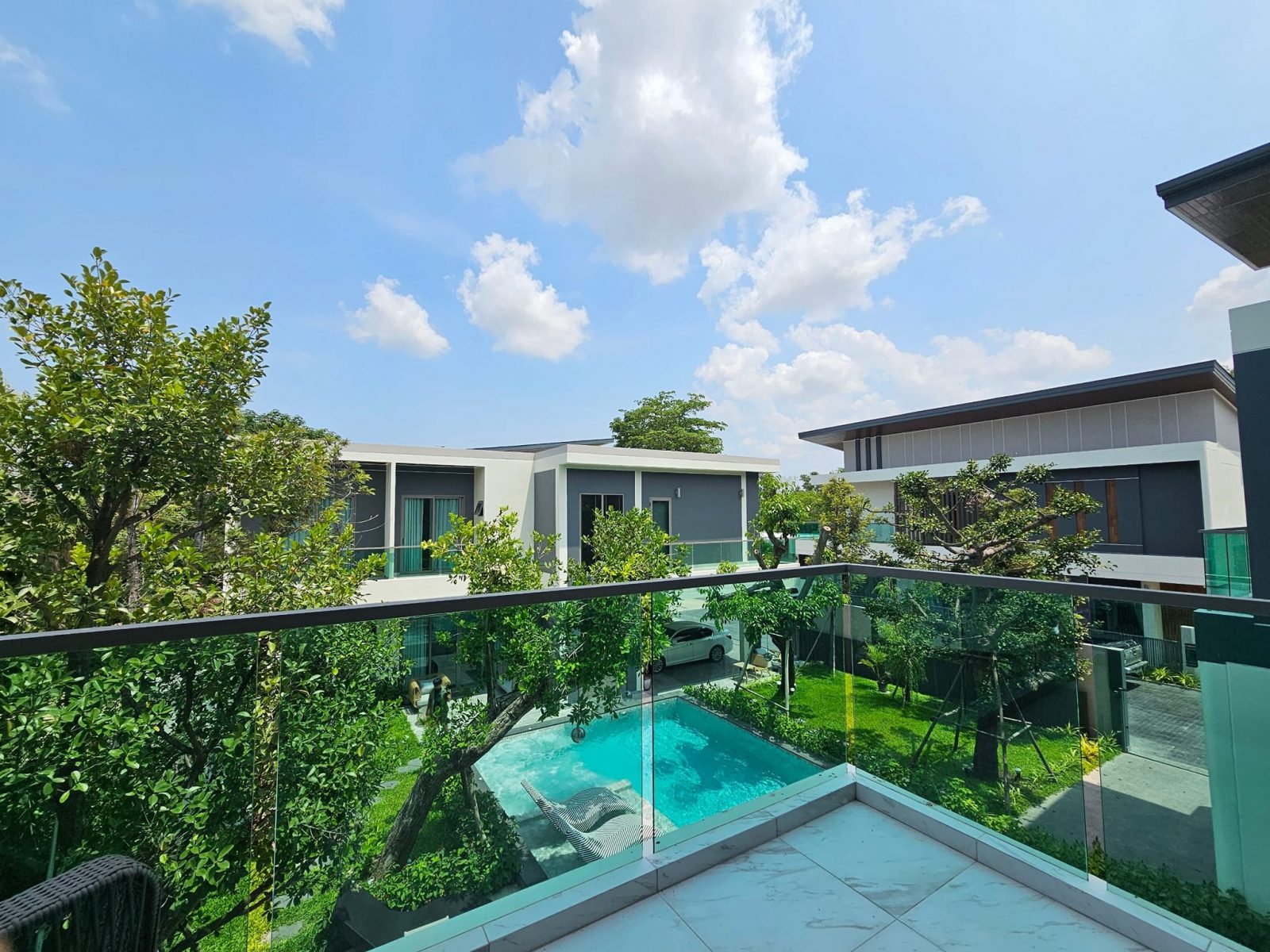 SPACIOUS MODERN POOL VILLA thumbnail