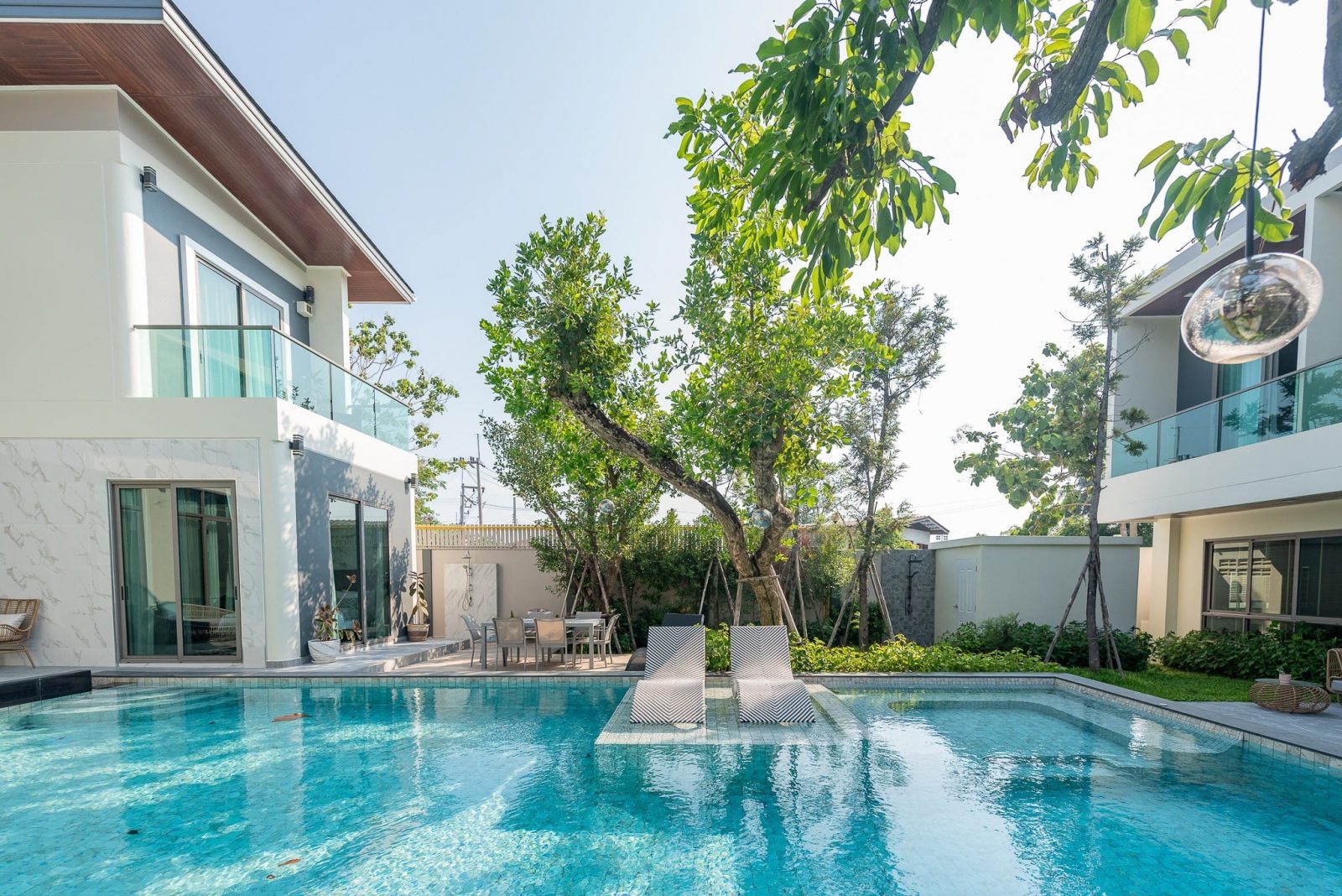 SPACIOUS MODERN POOL VILLA thumbnail