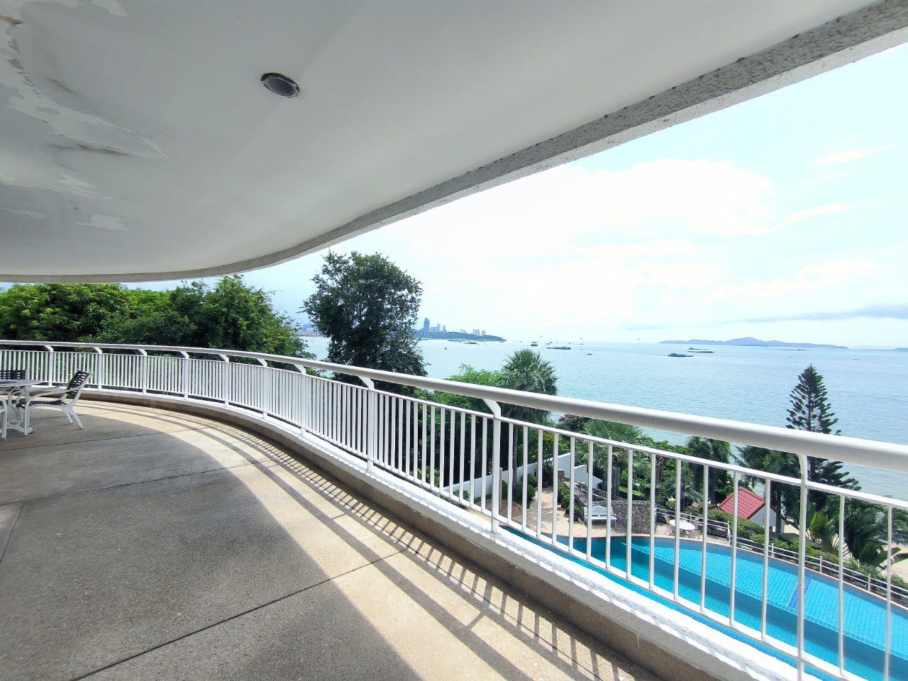 BEACHFRONT CONDO FOR SALE IN NORTH PATTAYA thumbnail