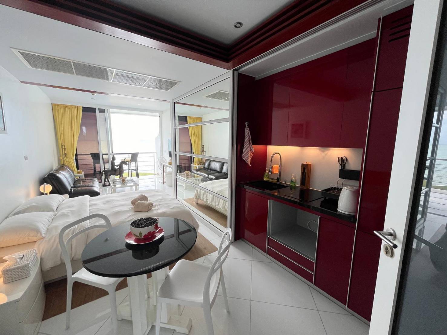 Overview of Pure Sunset Beach in Na Chom Tien, Pattaya thumbnail