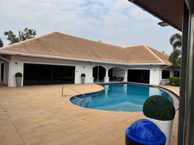 Luxurious Pool Villa for Sale in Jomtien thumbnail