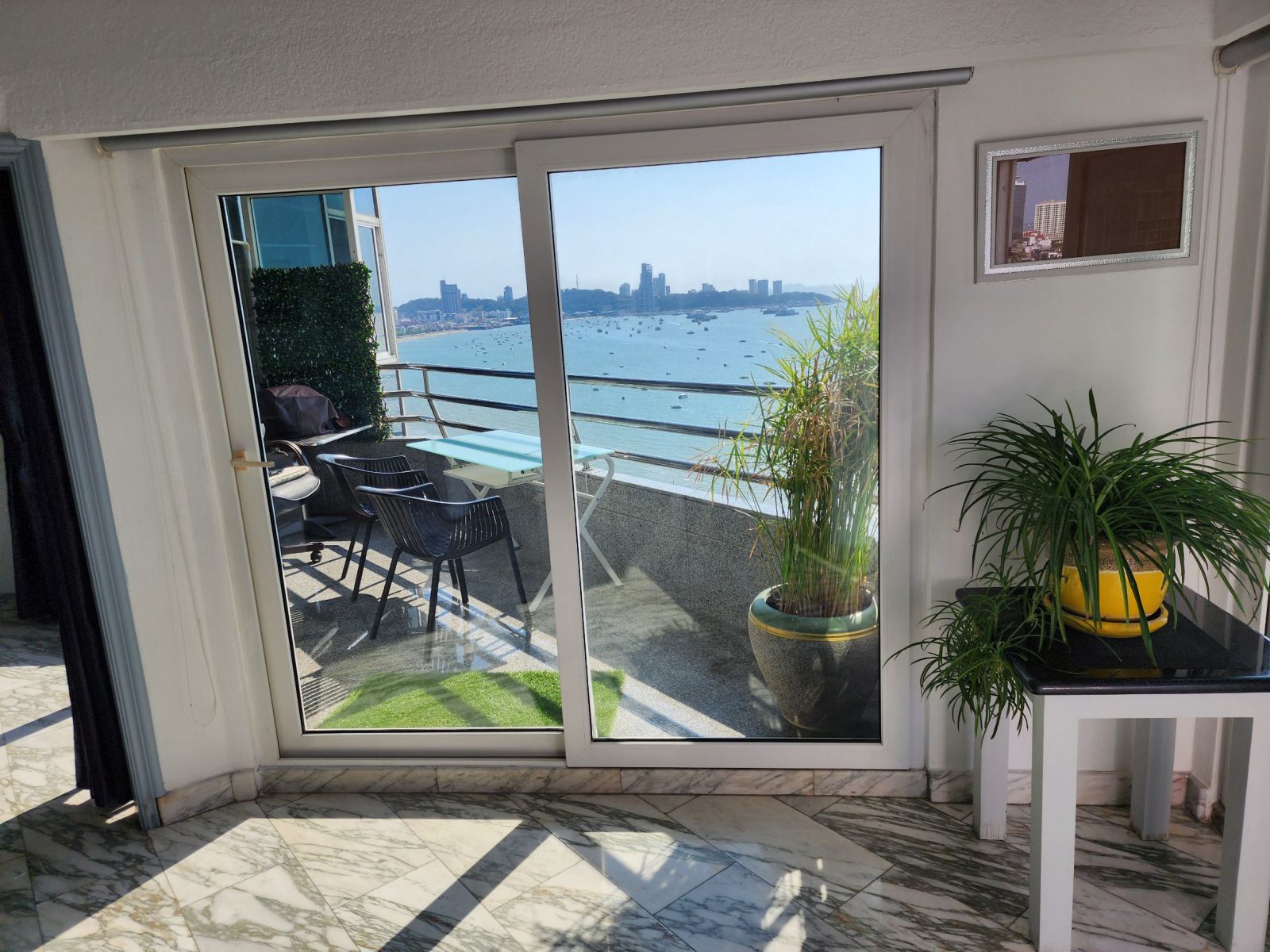 Sea View Beach Road Condo  For Rent thumbnail