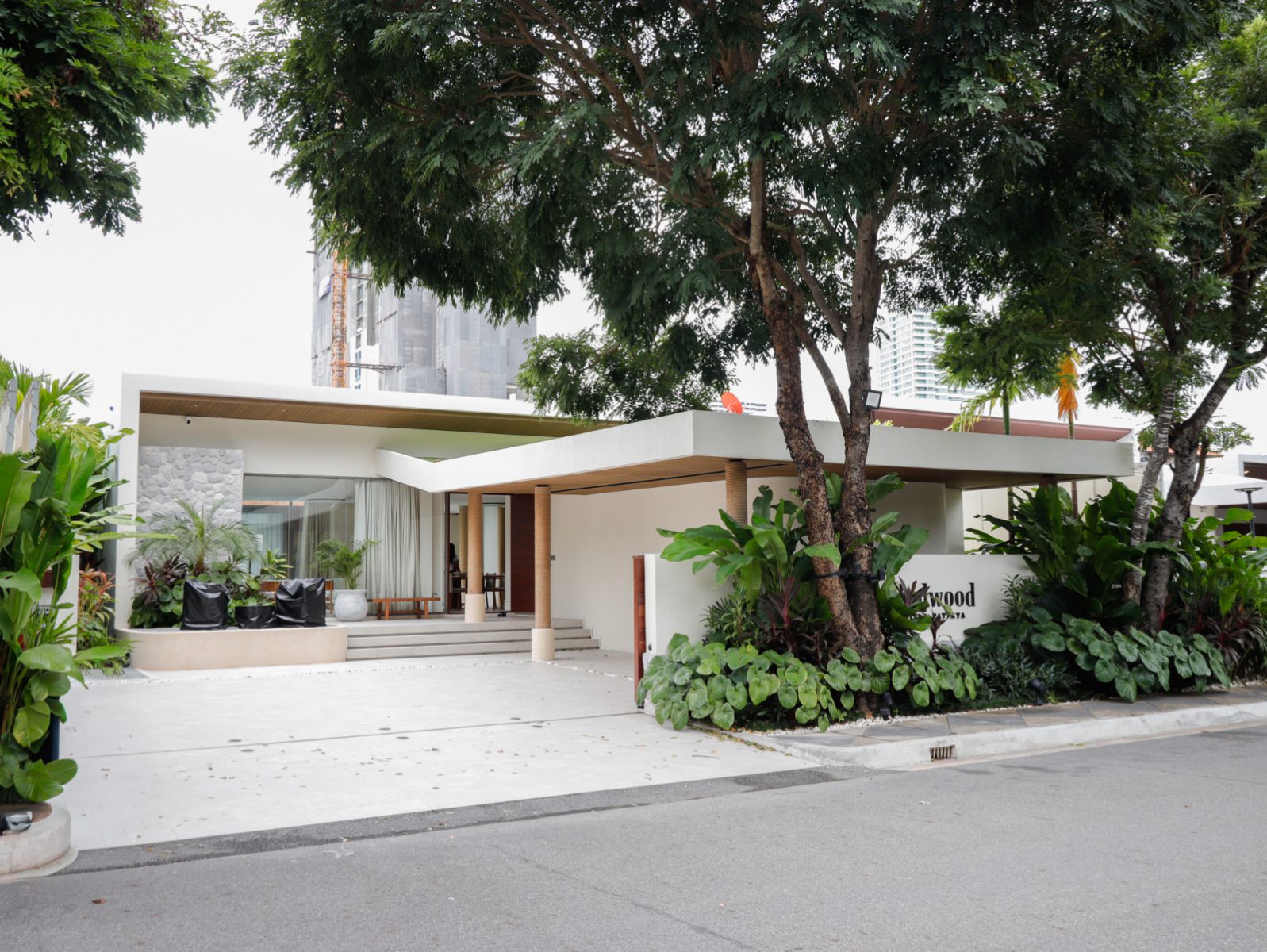 Secluded Luxury Life - Movenpick Villa in Ban Amphur thumbnail