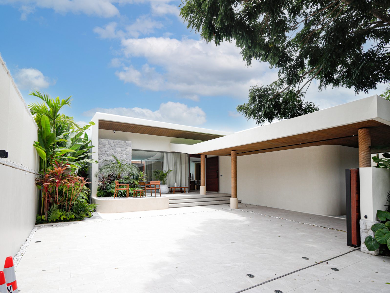 Secluded Luxury Life - Movenpick Villa in Ban Amphur thumbnail