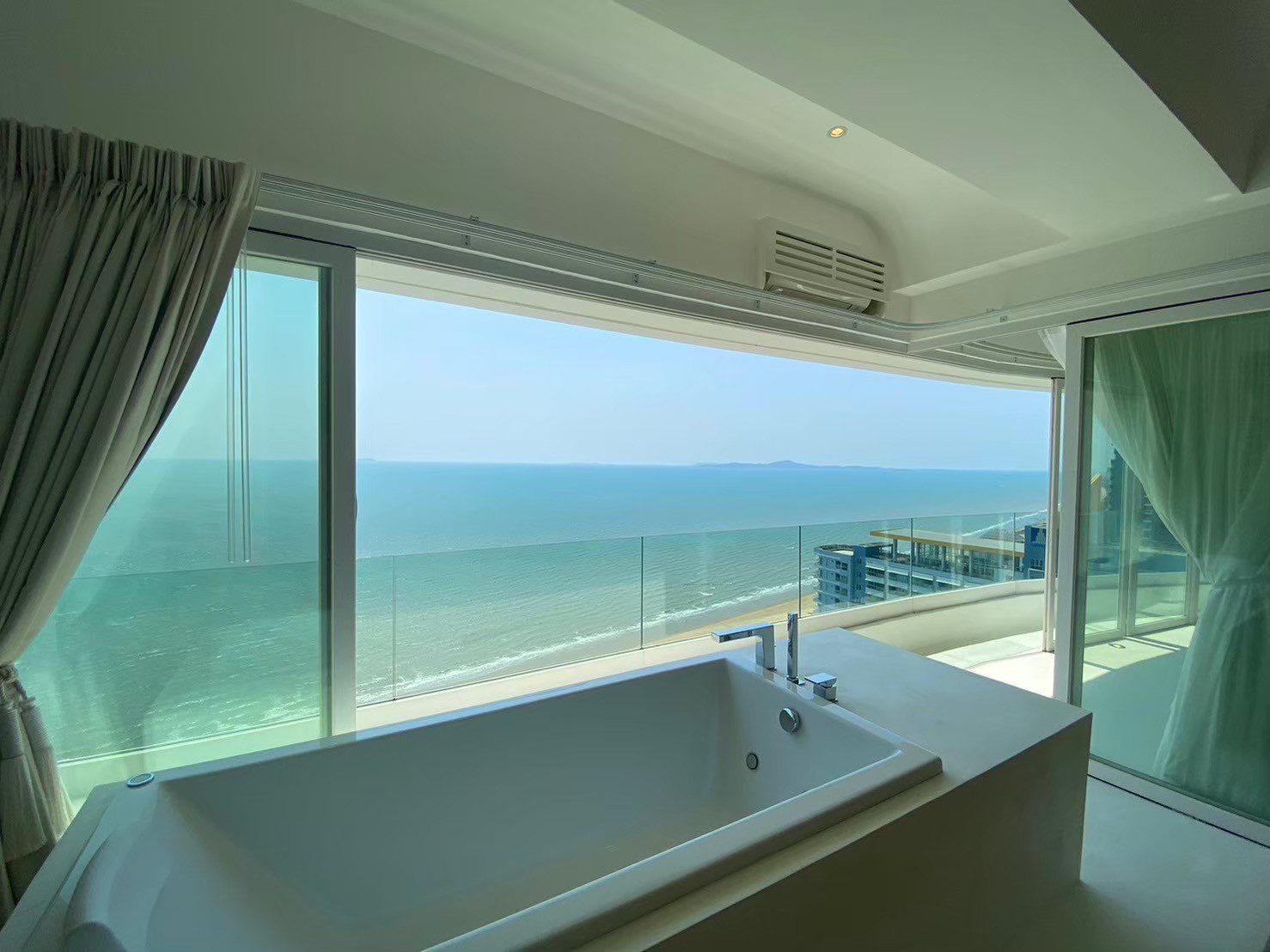 Metro Jomtien Condotel – 38th Floor Unit with Panoramic Ocean Views thumbnail