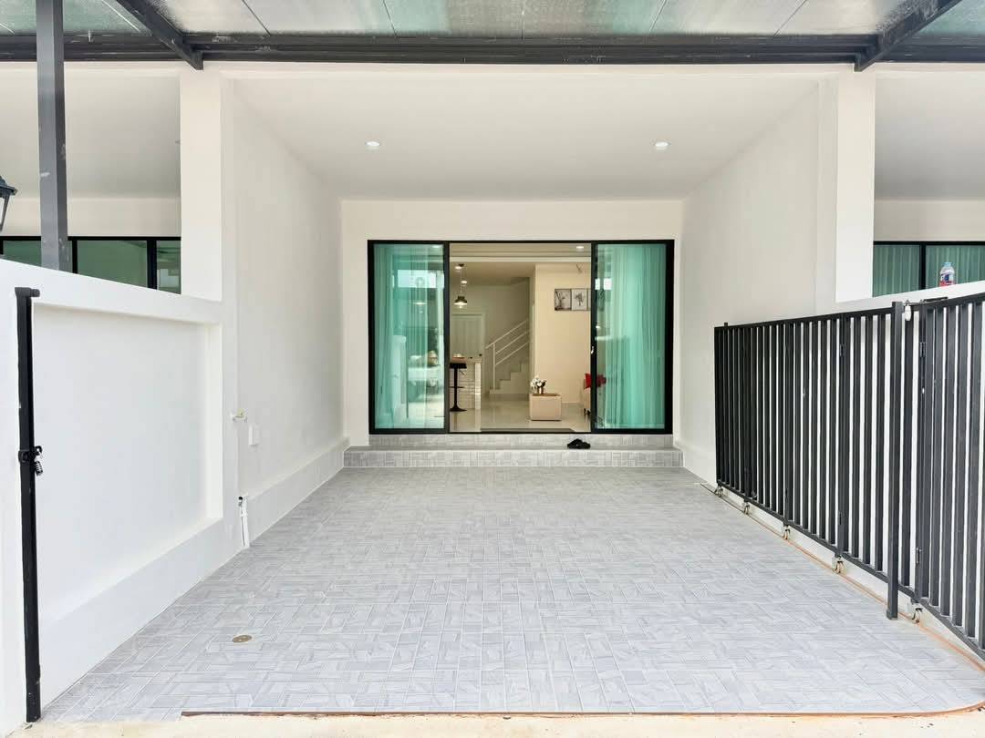 Effortless Living in a 2-Storey Townhome thumbnail