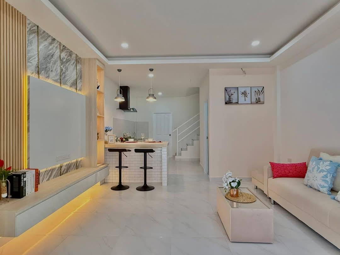 Effortless Living in a 2-Storey Townhome thumbnail