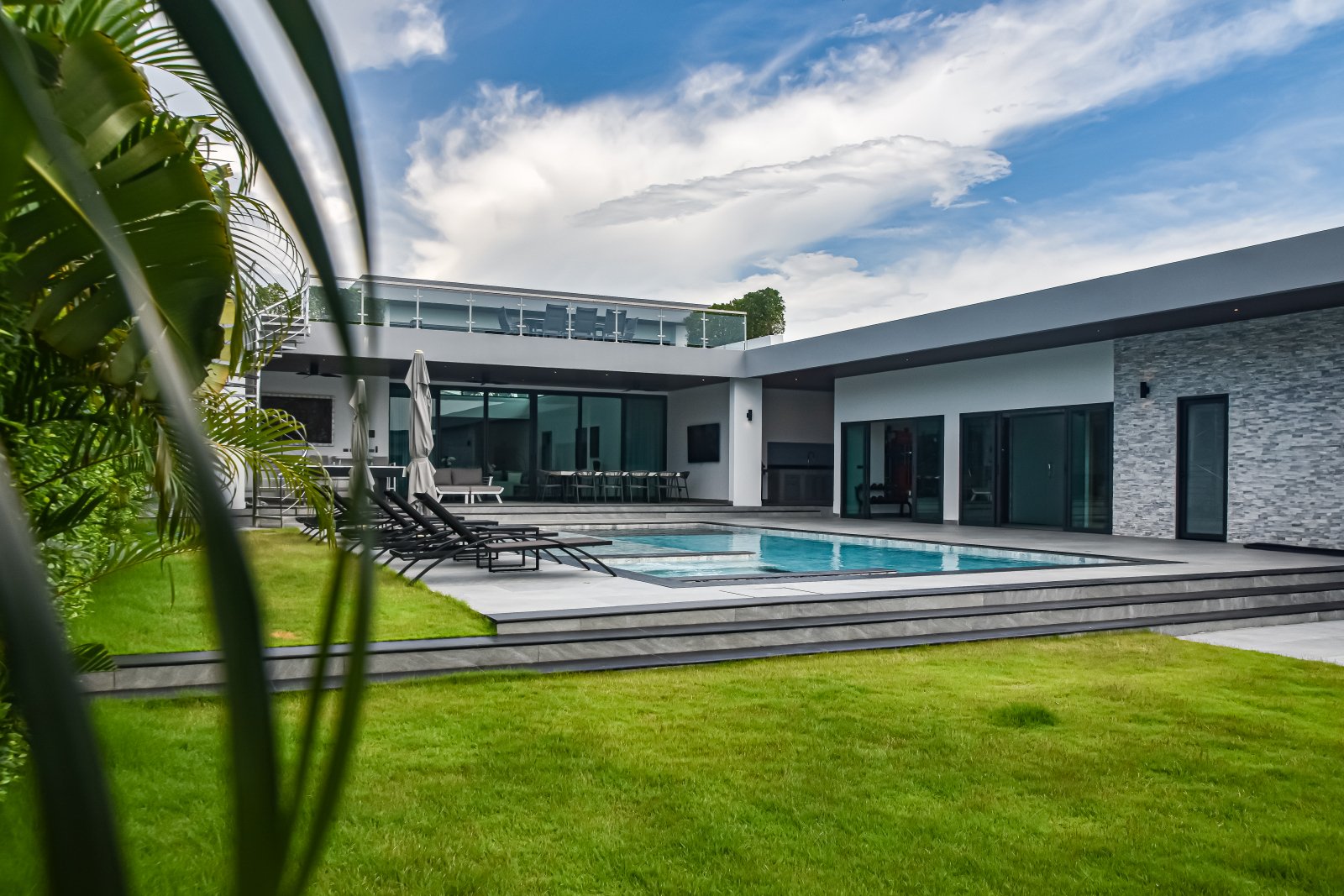 Turnkey Comfort Meets High-End Style – Siam Royal View Home thumbnail