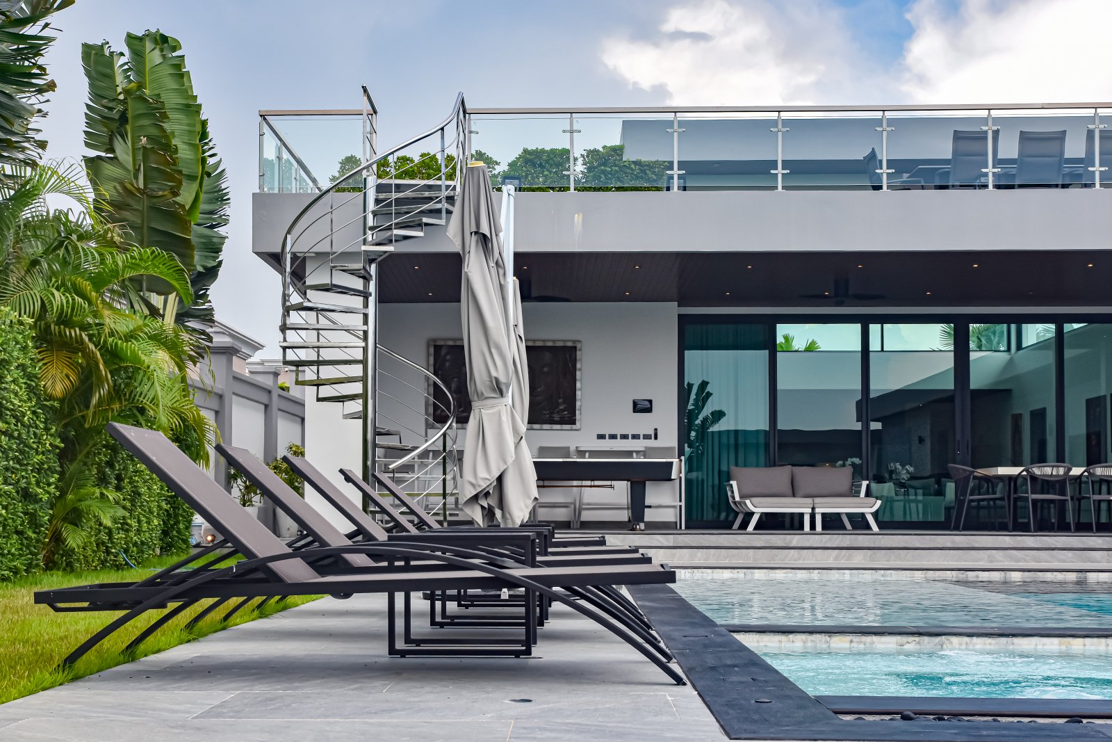 Turnkey Comfort Meets High-End Style – Siam Royal View Home thumbnail