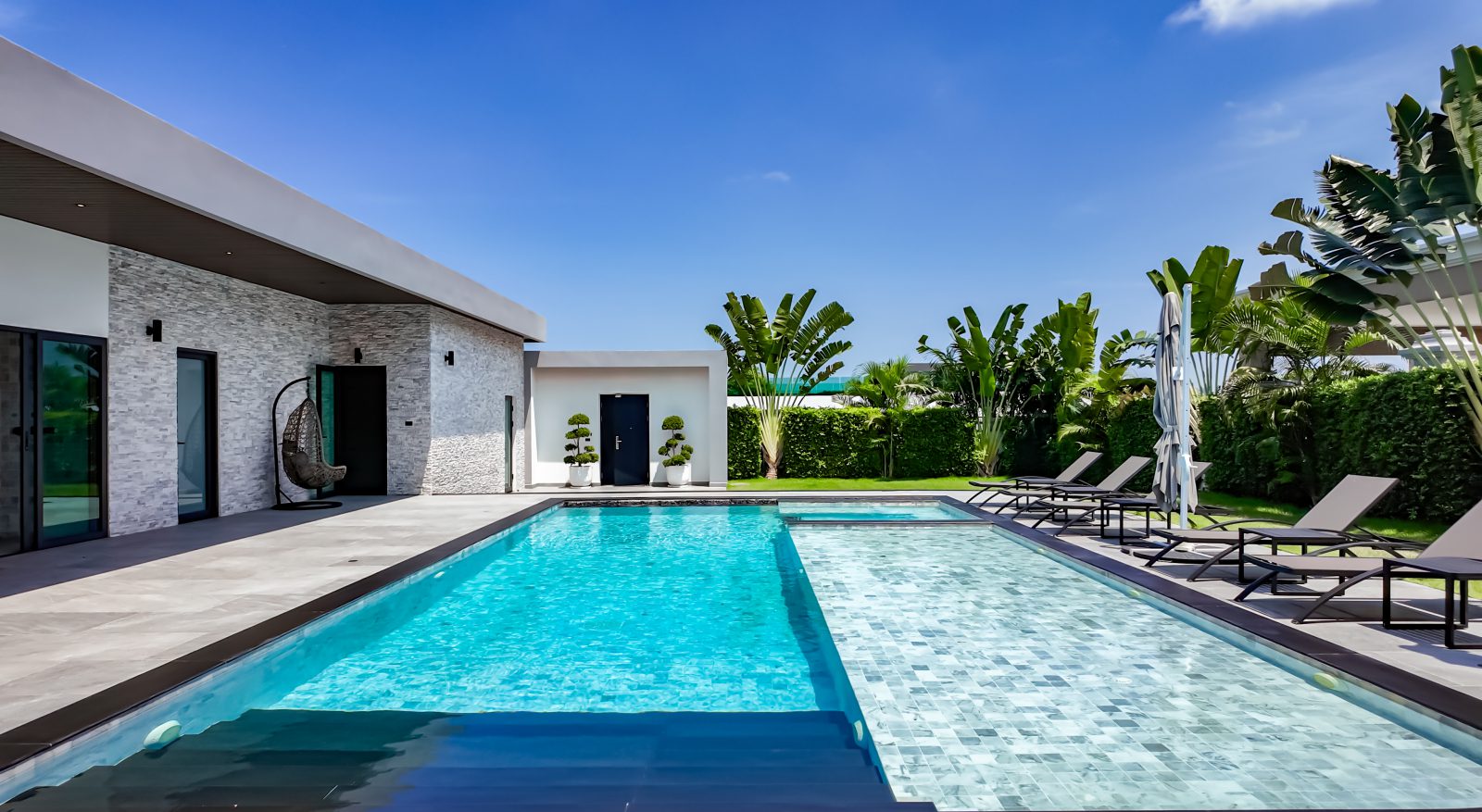 Turnkey Comfort Meets High-End Style – Siam Royal View Home thumbnail