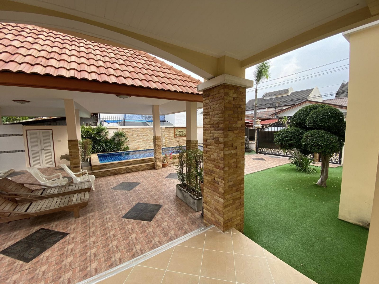 🌴 Вилла с частным бассейном – дорога Таппрая, Южный Паттайя thumbnail