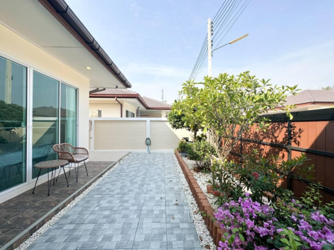🏡 Furnished 3-Bedroom Pool Villa – Secure Village in Huay Yai thumbnail