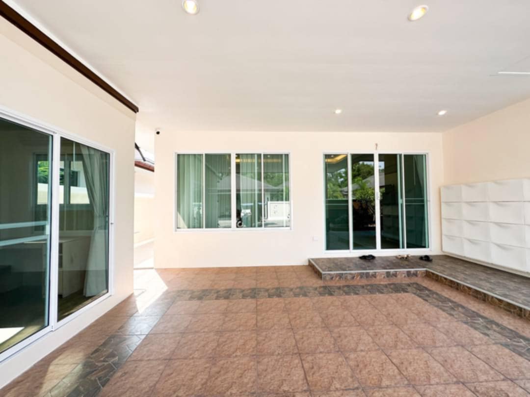 🏡 Furnished 3-Bedroom Pool Villa – Secure Village in Huay Yai thumbnail